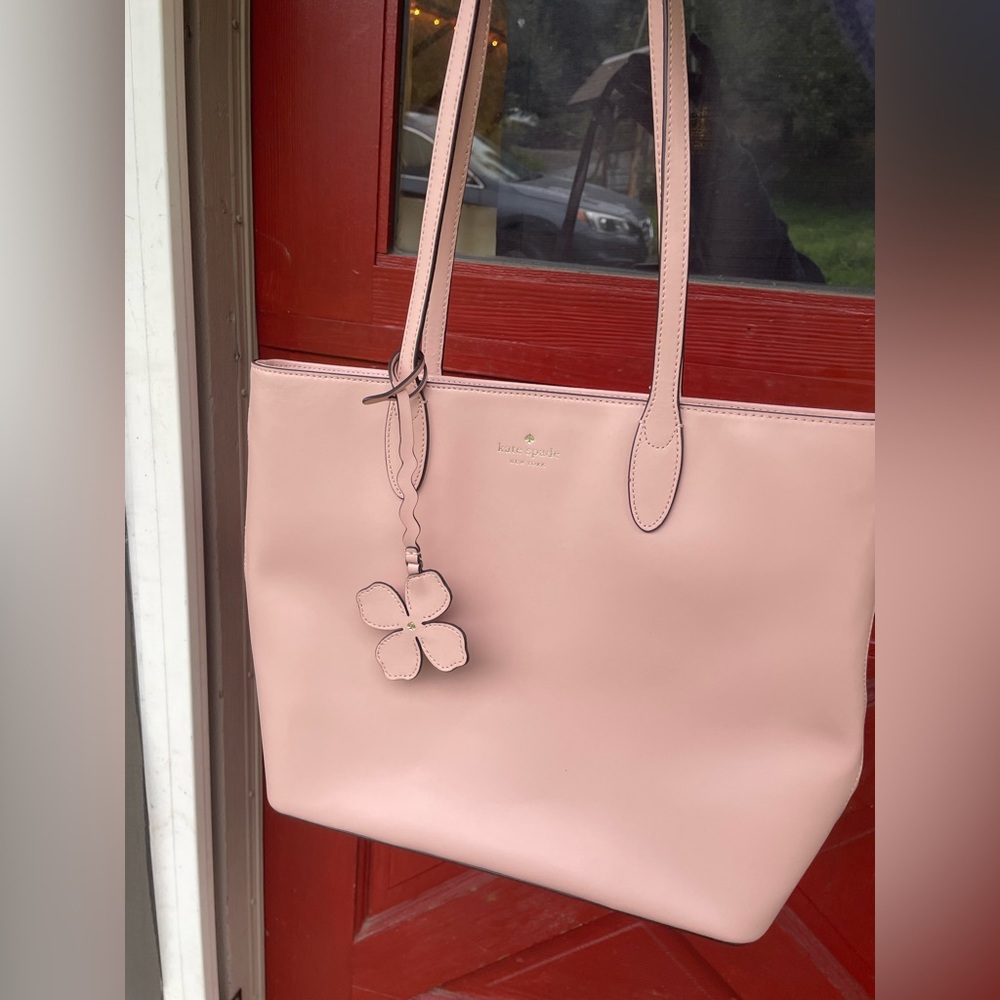 Super cute, pink Kate spade shoulder bag! NWT!